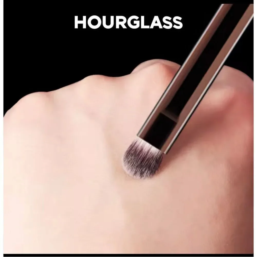 New Hourglass N* 12 Beveled Shadow Brush